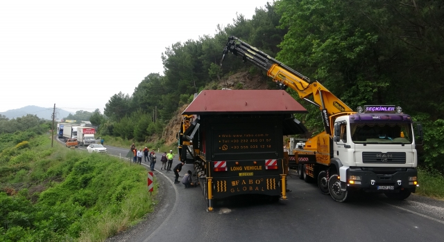 Arızalanan tır nedeniyle Çanakkaleİzmir yolu trafiğe kapandı