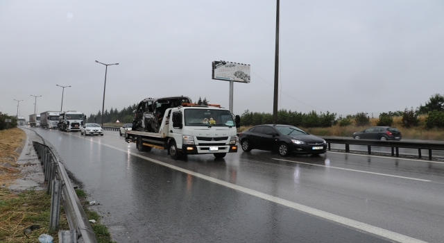 GÜNCELLEME 3 Anadolu Otoyolu’nun Kocaeli kesiminde 21 aracın karıştığı zincirleme trafik kazası: 23 yaralı