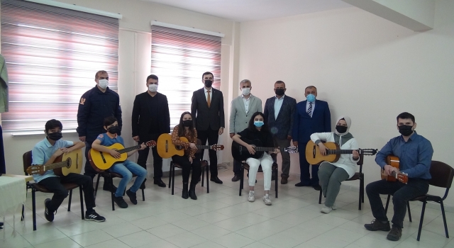 Taraklı Halk Eğitim Merkezi’nde yıl sonu sergisi açıldı
