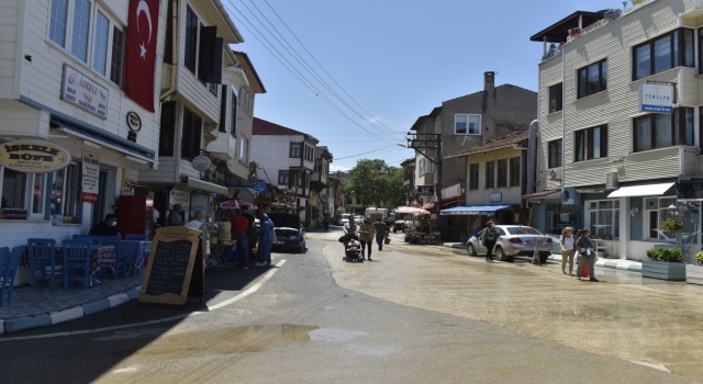 Sağanak yağıştan olumsuz etkilenen Tirilye’de temizlik sonrası hayat normale döndü