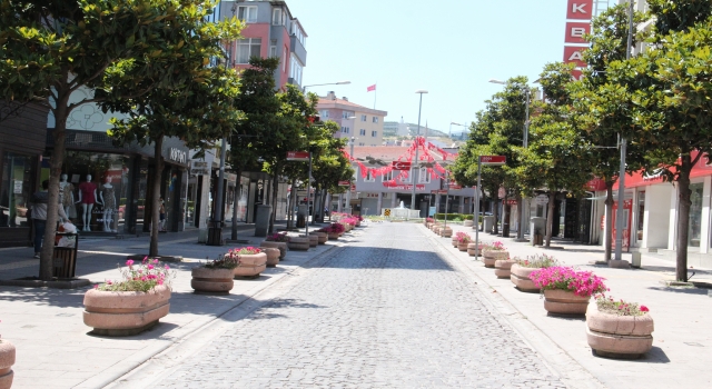 Bursa ve çevre illerde sokağa çıkma kısıtlaması nedeniyle sessizlik hakim