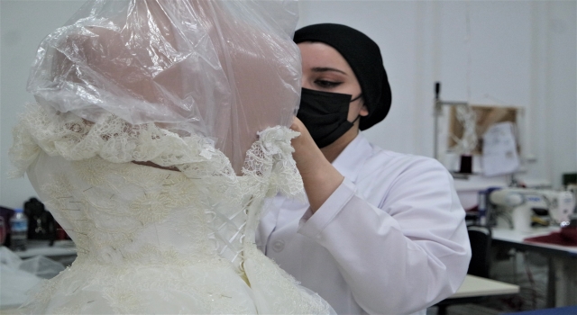 Kademeli normalleşme süreciyle başlayan düğünler, gelinlik siparişlerini artırdı