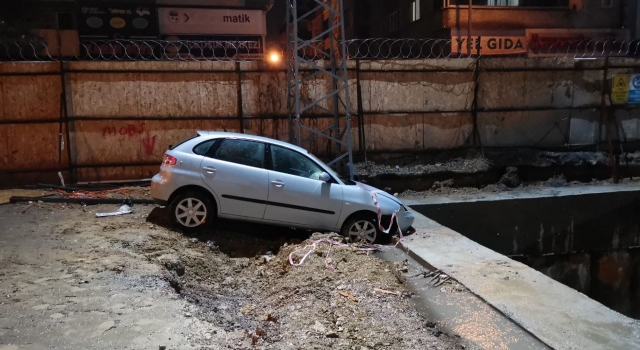 Kocaeli’de metro şantiyesinde betona çarpan otomobildeki 2 kişi yaralandı