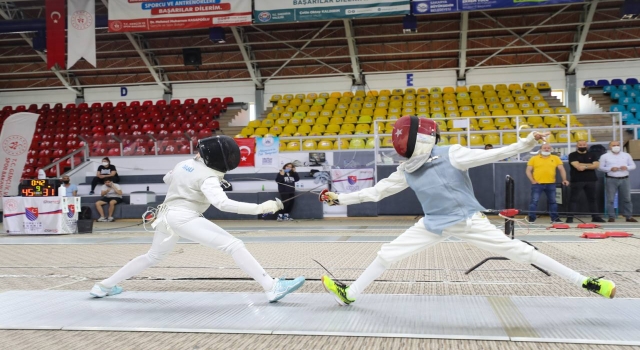 Sakarya’da düzenlenen 10, 12 ve 14 Yaş Altı Eskrim Türkiye Şampiyonası sona erdi