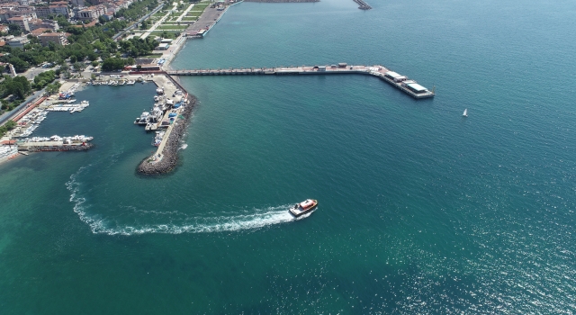 Tekirdağ’da kıyılarda görülen müsilaj rüzgarın etkisiyle dağıldı