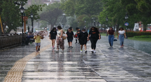 Tekirdağ’da sağanak etkili oluyor