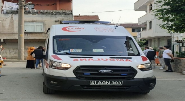 Kocaeli’de sinir krizi geçiren kişi evini ateşe verdikten sonra kendisini içeri kilitledi