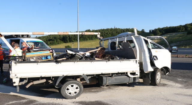 Kuzey Marmara Otoyolu’nda kamyonet tıra çarptı: 1 ölü, 1 yaralı