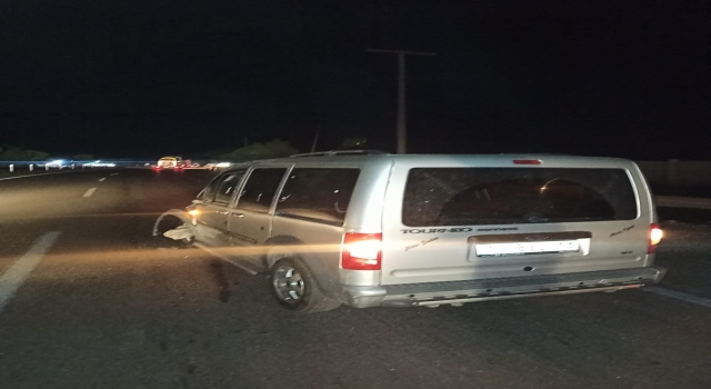 Karacabey’de hafif ticari araç ile motosiklet çarpıştı: 3 yaralı