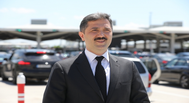 AK Parti İstanbul Milletvekili Sarıkaya, yurda giriş yapan gurbetçileri Kapıkule Sınır Kapısı’nda karşıladı: