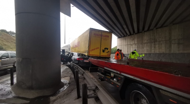 Kocaeli’de iki ayrı trafik kazasında 4 kişi yaralandı