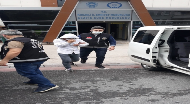 Kocaeli’de kendilerini polis olarak tanıtıp dolandırıcılık yapan 2 zanlı tutuklandı