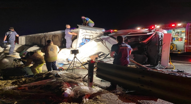 Kuzey Marmara Otoyolu’nda tır devrildi: 2 ölü