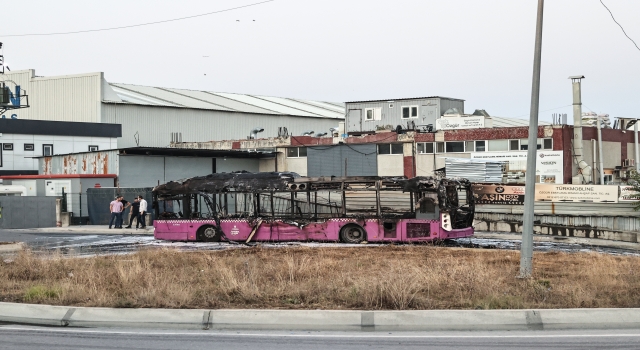 Başakşehir’de seyir halindeki özel halk otobüsünde çıkan yangın söndürüldü