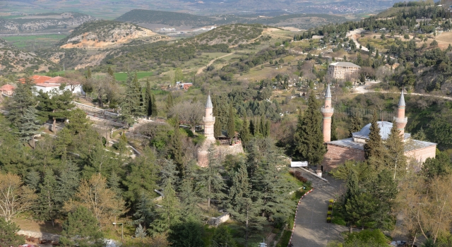 Bilecik’te Şeyh Edebali Türbesi onarım ve çevre düzenlemesi için ziyarete kapatıldı
