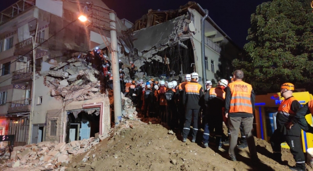 Bursa’da, tatbikat için yıkılan binada arama kurtarma çalışması gerçekleştirildi
