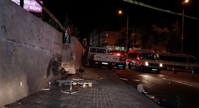 Bursa’da kamyonet kaldırımdaki yayalara çarptı: 3 yaralı