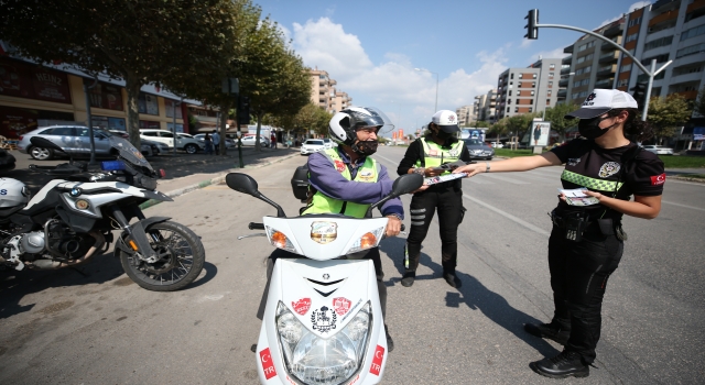 Bursa’da polis ekipleri motosiklet sürücülerini denetledi