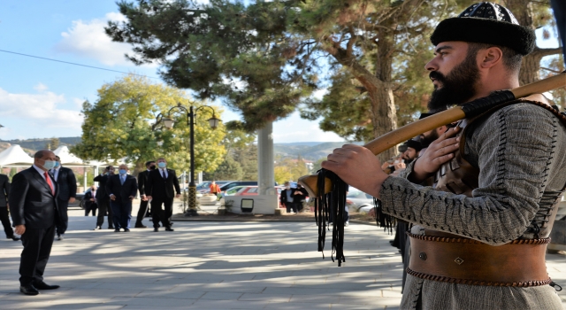 KKTC Cumhurbaşkanı Tatar, Ertuğrul Gazi Türbesi’ni ziyaret etti: