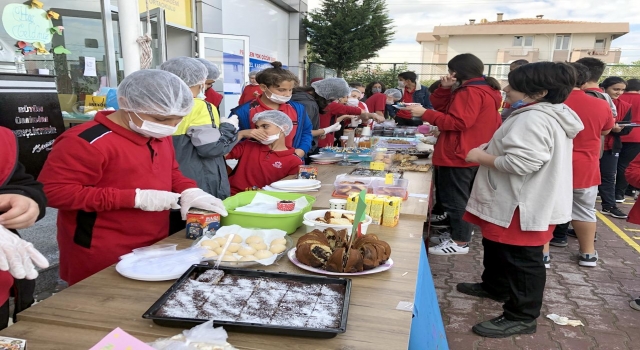 Karamürsel’de öğrenciler eğitimleri için düzenledikleri kermesi ”iyiliğe” dönüştürdü