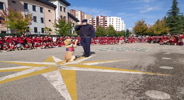 İzmit’te ilkokul öğrencilerine jandarma teşkilatı tanıtıldı