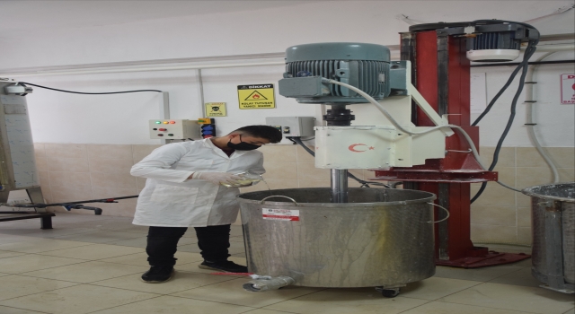 Kurumların duvarları meslek lisesinde üretilen boyalarla renkleniyor