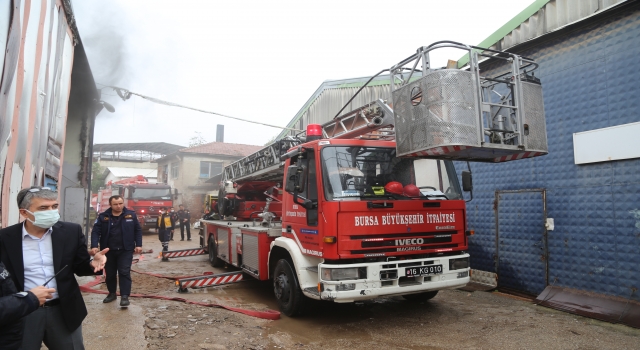 Bursa’da tekstil atölyesinde çıkan yangın söndürüldü