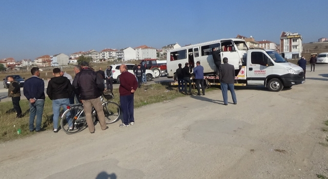 Bursa’da iki minibüsün çarpışması sonucu 13 kişi yaralandı
