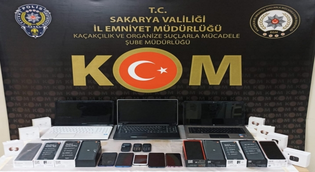 Sakarya merkezli kaçakçılık operasyonunda 43 cep telefonu ele geçirildi