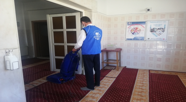 Pazaryeri Gençlik Merkezi gönüllüleri ortak kullanım alanlarında temizlik yapıyor