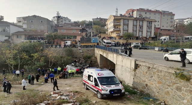 GÜNCELLEME 2 Kocaeli’de öğrenci servisi dere yatağına devrildi