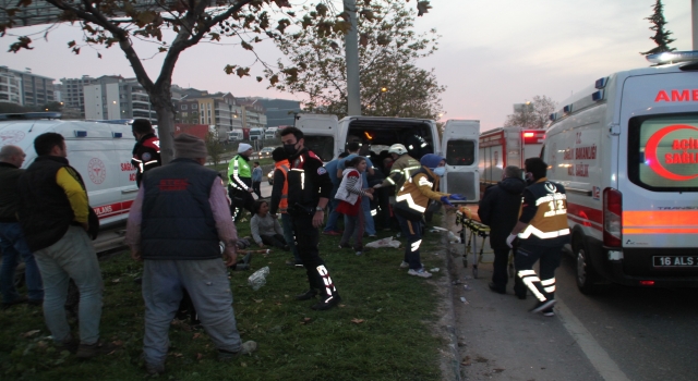 Bursa’da tarım işçilerini taşıyan minibüsün devrilmesi sonucu 13 kişi yaralandı