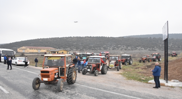 Bilecik’te köylerine OSB kurulmasını istemeyen bölge sakinleri traktörlerle eylem yaptı
