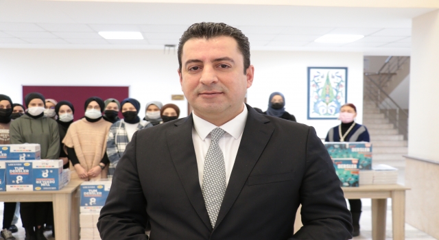Sakarya’da üniversite ve liselere hazırlanan imam hatip öğrencilerine kaynak kitap desteği