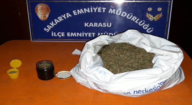 Karasu’da odunlukta yaklaşık 2 kilogram esrar bulundu