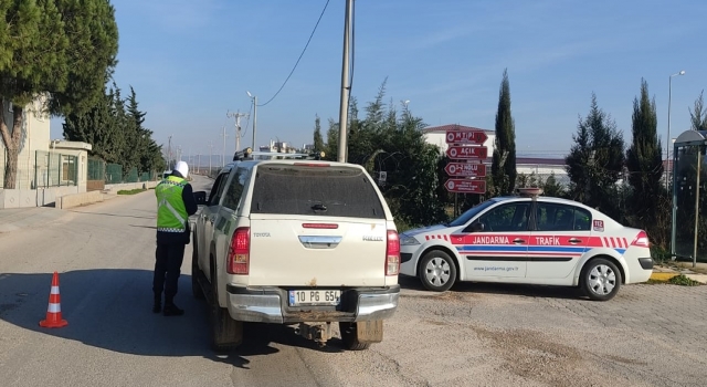 Balıkesir’de jandarmadan emniyet kemeri denetimi