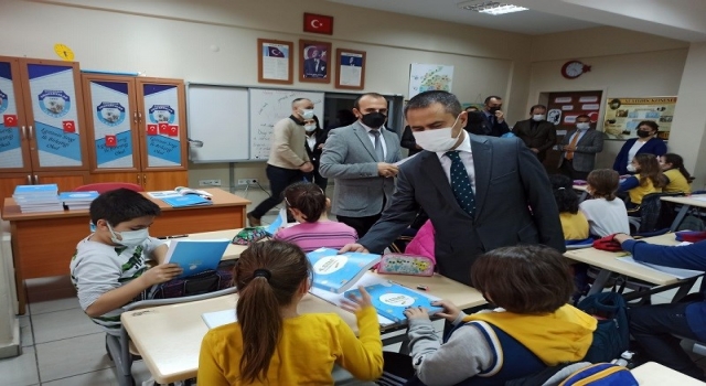 Çanakkale’de yardımcı kaynak kitap dağıtımına başlandı