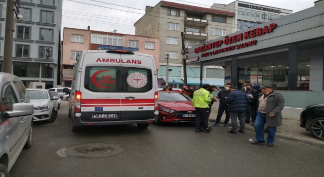 Gebze’de iki otomobilin çarpışması sonucu 2 kişi yaralandı