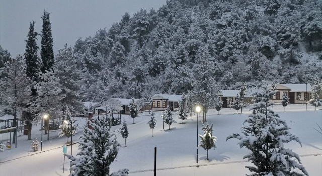 Osmaneli ve Gölpazarı ilçelerinde kar yağışı etkili oluyor