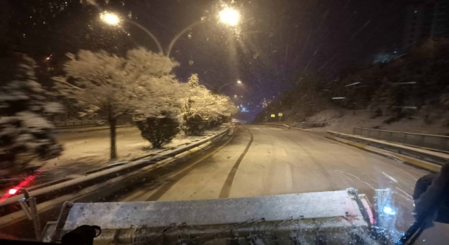 Kocaeli’de karla mücadele çalışmaları sürüyor