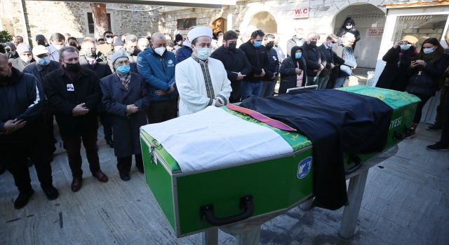 Çanakkale’de evinin önünde ölü bulunan avukat toprağa verildi
