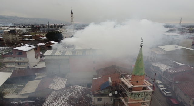 Bursa’da çıkan yangında 2 bina kullanılamaz hale geldi