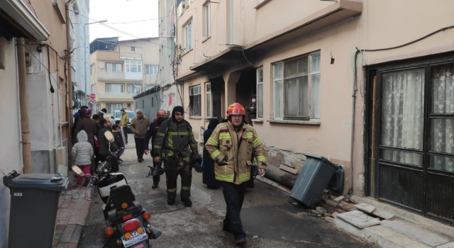 Bursa’da yabancı uyruklu ailenin kaldığı evde çıkan yangın söndürüldü