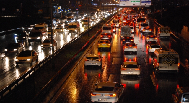 GÜNCELLEME İstanbul’da yağış sonucu trafik yoğunluğu yüzde 90’a çıktı
