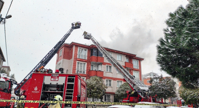 İstanbul Pendik’te binanın çatısında çıkan yangın söndürüldü