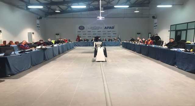 Kocaeli’de karla mücadele çalışmaları sürüyor