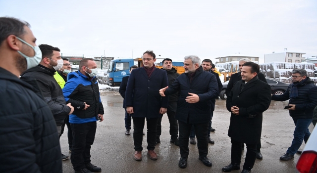 Tuzla’da kar temizleme çalışmaları devam ediyor