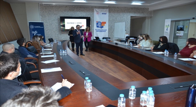 Edirne Aile ve Sosyal Hizmetler İl Müdürlüğü personeline el yazısı analizi eğitimi