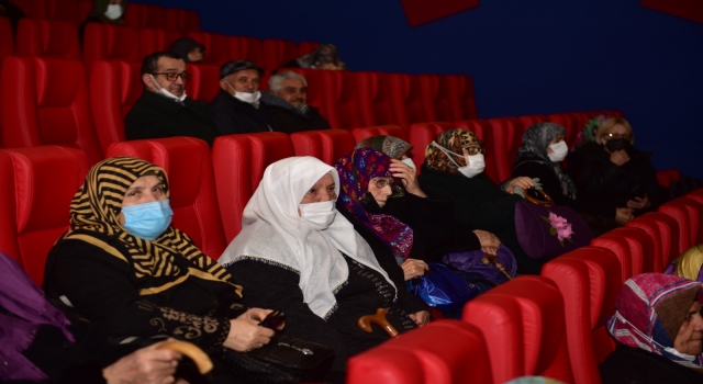Tuzla’daki yaşlılar, ”Kesişme: İyi ki Varsın Eren” filmini izledi