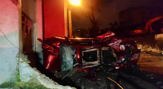 İzmit’te trafik kazasında evli çift yaşamını yitirdi, kızları yaralandı